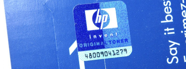 Hologramme auf HP-Verpackungen: Daran sollen sich Originaltoner und -tinte erkennen lassen.