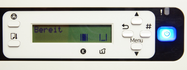 Ricoh Afico SG K3100: Zweizeiliges LC-Display mit teilweise kryptischen Abkürzungen.