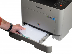 Kassette: Nimmt bis zu 250 Blatt auf.