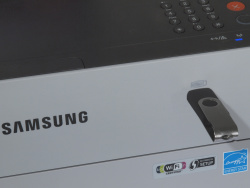 Auf der Vorderseite: USB Host.