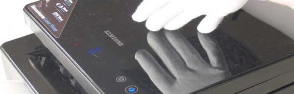 Oberfläche des Samsung ML-1630: Glänzender Staubfänger.