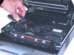 Samsung ML-1630: Tonerkassette mit integrierter Bildtrommel.