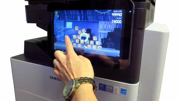 Offenes Betriebssystem: Es ist möglich, auf der Profimaschine eigene Apps auszufüren - wie hier das Spiel Angry Birds.