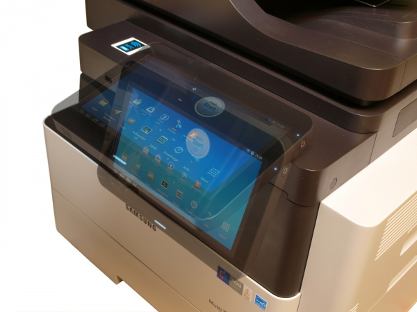 Intuitiv: Die Bedienung ist aktuellen Android-Tablets nachempfunden. Für eine einfache Bedienung lässt sich das Panel um 90 Grad schwenken.