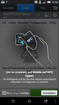 Verbinden: Mit einer Berührung des Smartphones auf das NFC-Symbol des Druckers verbinden sich beide Geräte.