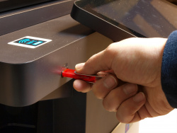 Ohne PC: Der Anwender kann gespeicherte Dokumente von einem USB-Datenträger ausdrucken.