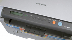 Samsung SCX-4200: Menübedienung einfach, Symbole auf den Buttons schlecht erkennbar.