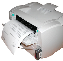 FaceUp-Ablage: Diese ist zu kurz – das Papier landet auf dem Schreibtisch.