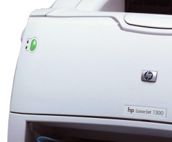 HP Laserjet 1300: Nur eine Taste zum Druck einer Demo- oder Konfigurationsseite. Eine Abbruchtaste ist nicht vorhanden.