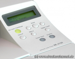 Samsung ML-2150: Vorbildlich einfache Bedienung mit nützlichen Funktionen. Abbruchtaste vorhanden, reagiert indes etwas träge.