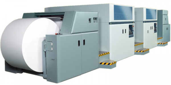 Océ Jetstream 3300: Arbeitet auch mit Dye-Tinten und kann bis zu 150 Metern pro Minute bedrucken. Diese Maschine druckt zum Beispiel Kleinauflagen von Zeitungen oder Büchern.