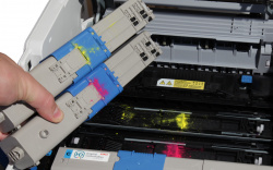 Negativ: Drucker verschmutzt schnell mit Tonerstaub.
