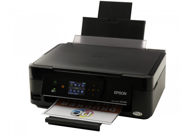 Epson Stylus SX440W: Ohne Duplexer dafür mit Display und Speicherkartenleser.