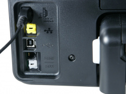 Schnittstellen: Netzwerk, USB und Faxanschluss.