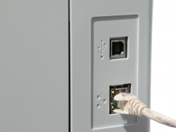 HP Color LaserJet Enterprise CM4540: USB und Ethernet.