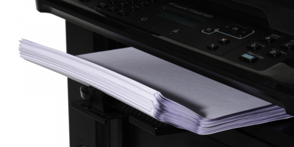 HP Laserjet Pro M1536dnf: Das Papier landet recht ordentlich in der Ablage.