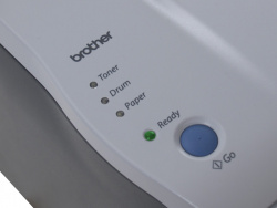 Bedienfeld: Vier LED und ein Funktions-Button.