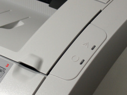 Anzeige: Nur zwei LED zeigen den Druckerstatus an.