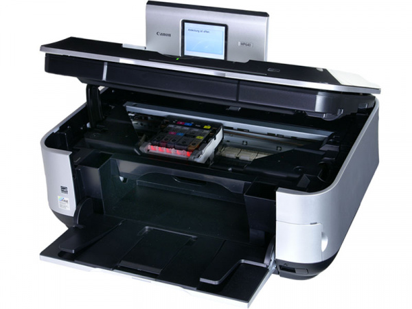 Canon Pixma MP640: Just about adequate clearance to exchange ink tanks.