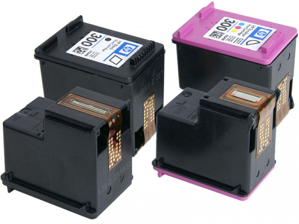 HP-Photosmart-C4680-tanks: One black and one color cartridge (Nr. 300), with integrated print head.
