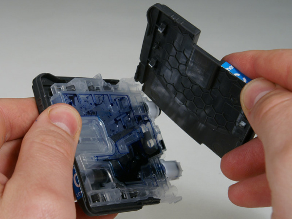 Geschafft: Die eine Gehäusehälfte ist entfernt.