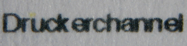 Winzige Schriften: Die 0,5 Millimeter große Schrift kann der Ricoh noch gut lesbar drucken.